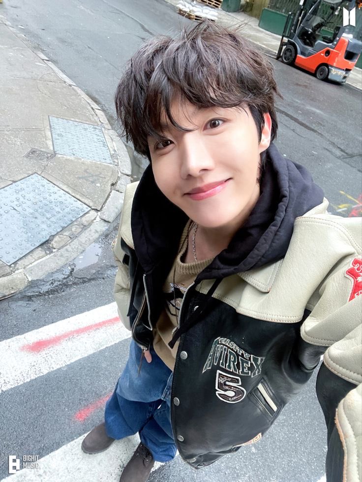 lucie seeing BTS tweet media