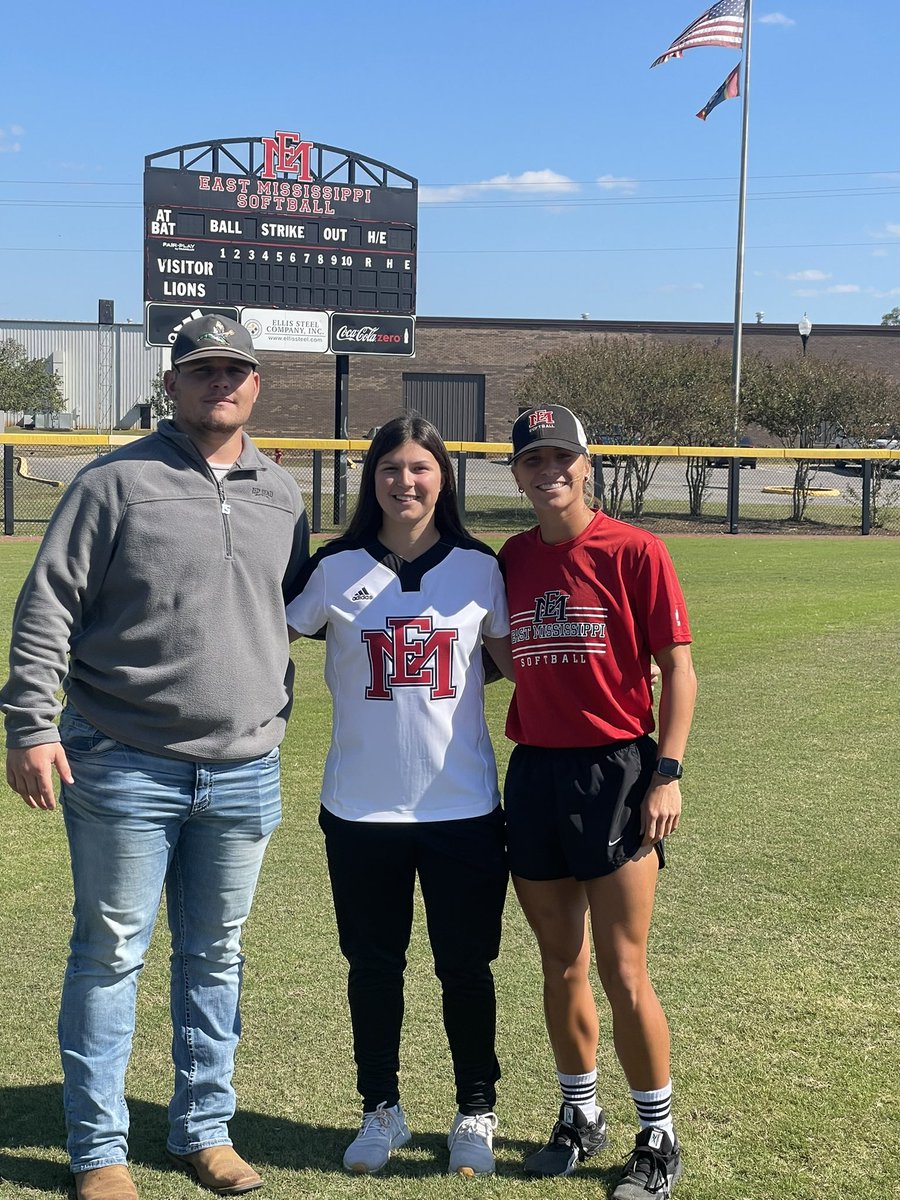 Olivia Saucier tweet media