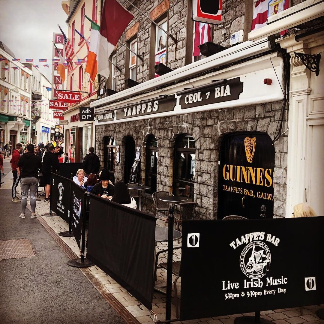 Taaffe's... If you know, you know! 🍻🎶🍲😍

📸 / 📍 @taaffesbar, Galway

#Pub #Craic #Ceol #TradSessions #Fun #GreatFood #AmazingPlaces #TaaffesBar #GalwayCity #Galway #Ireland #VisitGalway