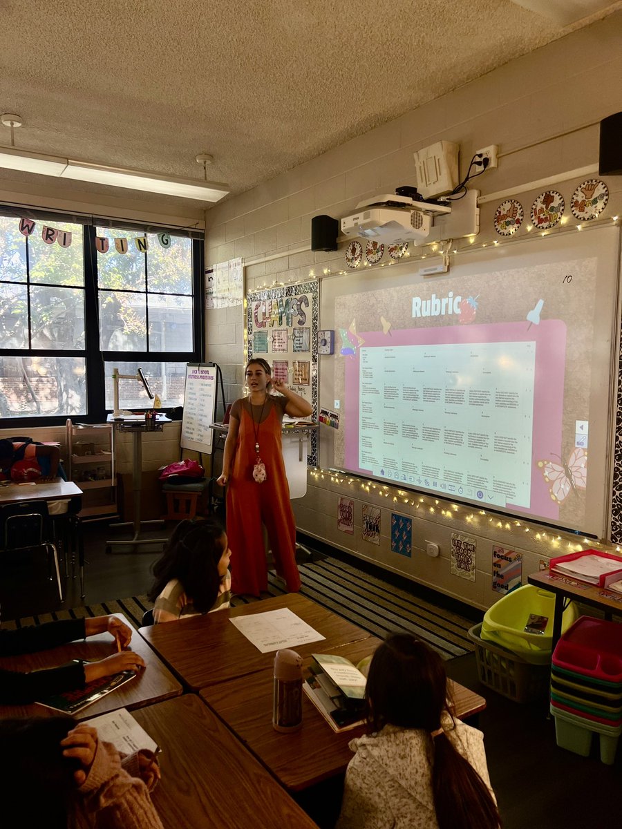 lindsaybcross's tweet photo. Before students jumped into their #ClassroomClips project Ms. Edney gave students clear expectations for project success by sharing the rubric. Which included a mixture of tech skills (high quality pic, clear audio) & RLA skills. #RISDWeAreOne #AppleTeacher @RLAinRISD @an_edney https://t.co/cYfVfraL0K