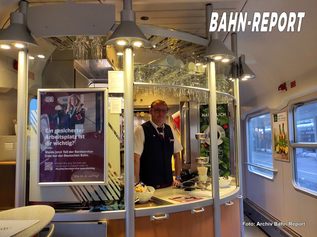 BAHNfahrzeuge: 
DB Fernverkehr: Abschied vom „Bordbistro“ im IC

Das Schlaggeräusch der Drehfalttür beim Schließen gehört wie der Abfahrtspfiff schon lange zur Klangkulisse der klassischen Eisenbahn. Doch die Drehfalttür wird bei DB Fernverkehr bald verstummen. 

-> Mehr im Heft