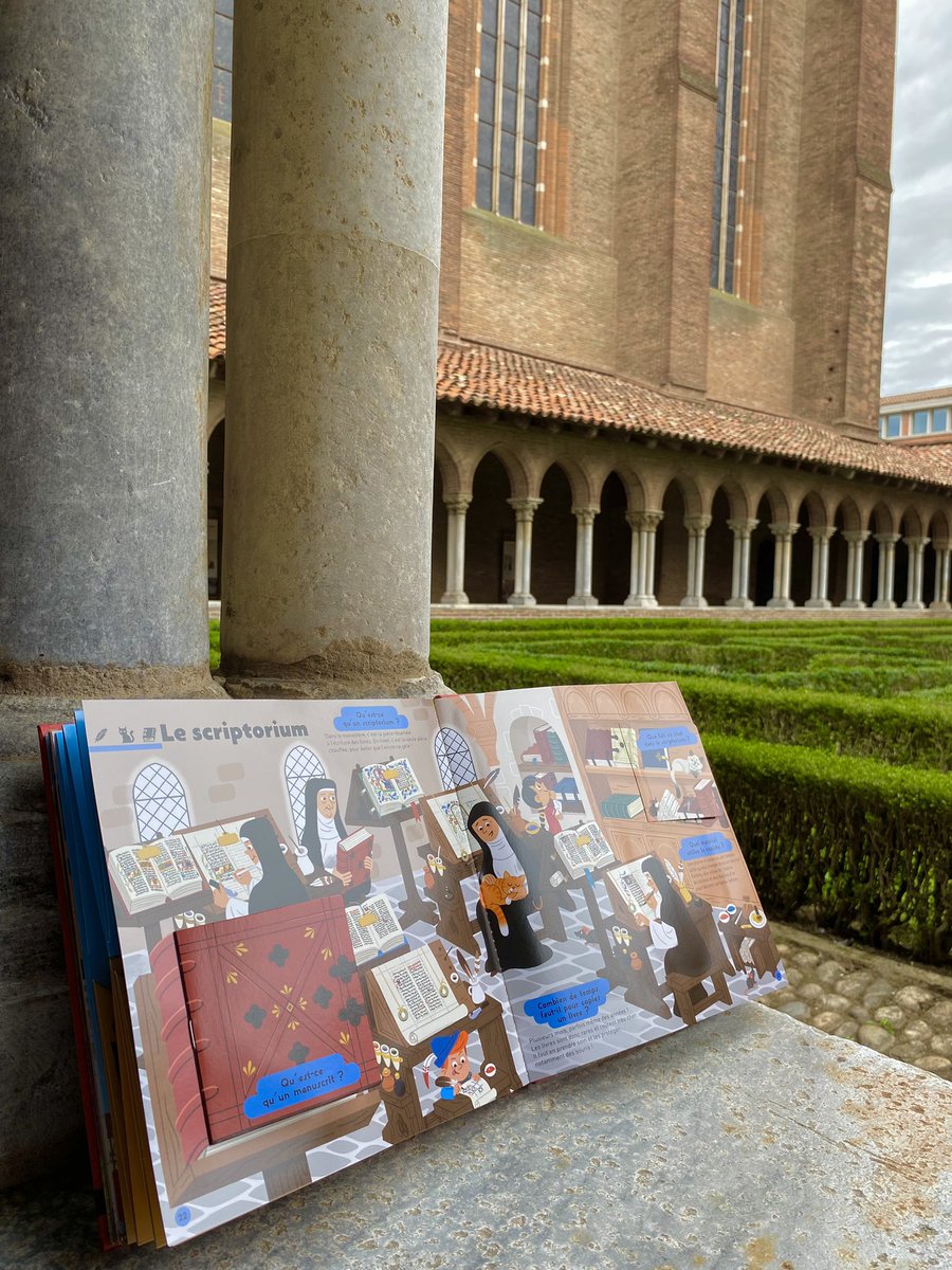 Il est arrivé à la boutique du <a href="/CouventJacobins/">Couvent des Jacobins de Toulouse 🌴</a> ! 

Le Kididoc de <a href="/oMulta_Paucis/">Priscille Lamure</a> <a href="/NathanEditions/">Editions Nathan</a> « Au temps des châteaux forts » avec une double page dédiée au scriptorium 📕