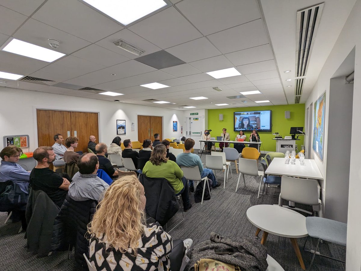 The first ever event @UCLCSEES dedicated on the Macedonian language. Insightful discusion of experts along with #Dr.Viktor Friedman, #Aneta Ducheska, Prof @ZavrsnikAna, Ambassador @a_miovska. Huge thanks to the host @RamonaGnczl. Honoured to contribute to this significant event📚