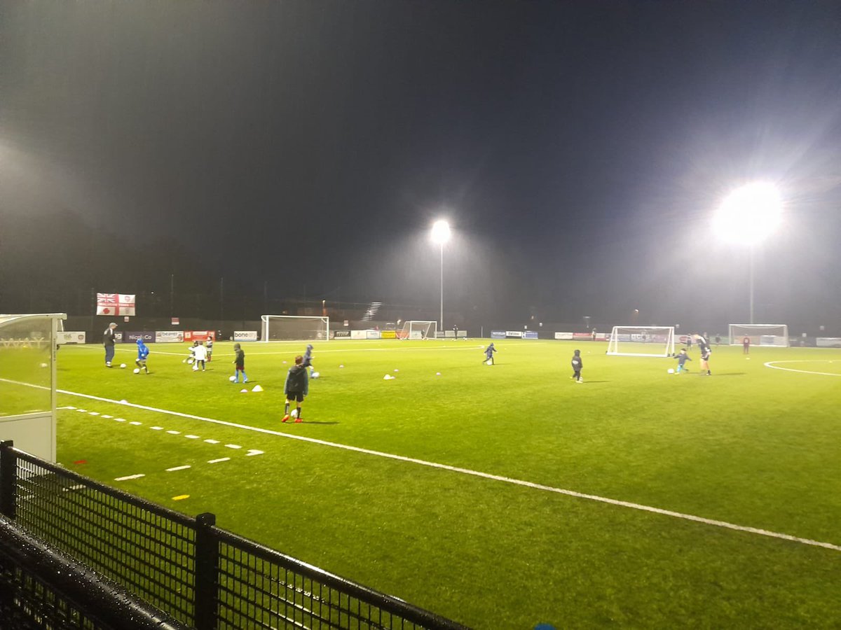 U7 Milan: Some photos from Milan’s rainy training tonight under the lights ☔️⚽️