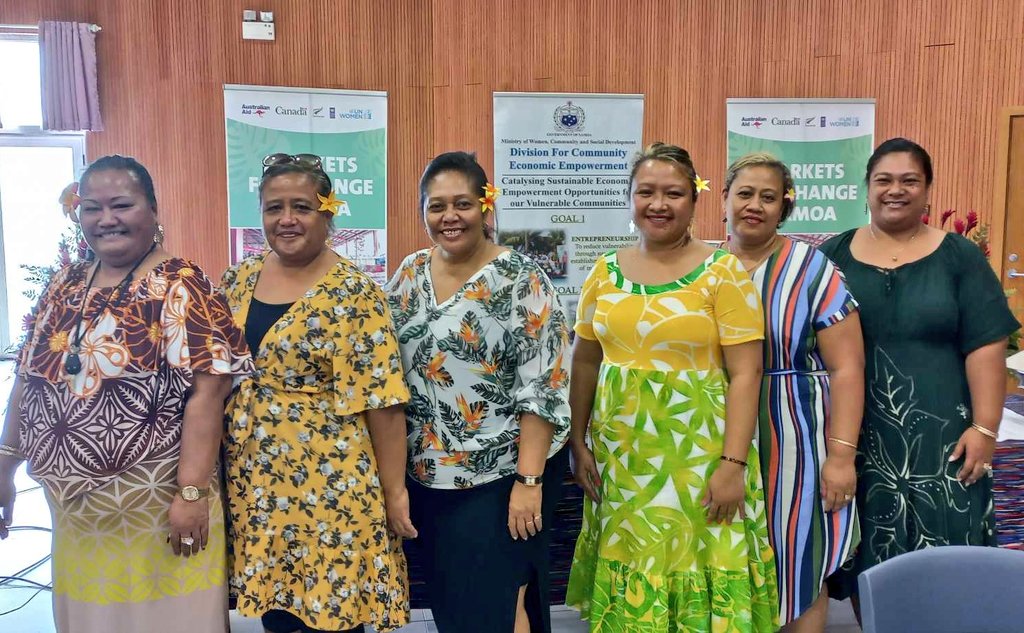MeleMauala's tweet photo. Day #3 of "Getting Started" workshop with vendors from Fugalei, Salelologa, and Savalalo markets hosted by #MWCSD. Now #MVAs have been established for each project market and will draft a constitution!
#M4C #MWCSD #UNWOMEN #DFAT #UNDP
@unwomenpacific
@thembakalua @vlinneweber https://t.co/7A3IzVMrS4
