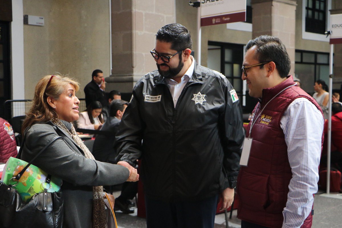AAndradeTellez's tweet photo. #ElPoderDeServir es estar cerca de las personas; por ello, acompaño a la Gobernadora @delfinagomeza a la primera #AudienciaCiudadana en Palacio de Gobierno, donde he atendido a quienes se acercan a dialogar sobre sus inquietudes en materia de #Seguridad en la entidad. 

Para mí la atención directa con las y los mexiquenses es prioridad, porque estoy convencido de que el trabajo coordinado entre las instituciones públicas y la ciudadanía que habita o transita por nuestro Estado de México nos llevará a resolver de manera efectiva y pacífica los conflictos, pero sobre todo a generar una cultura de prevención.

#SomosMásLosBuenos
#MásInteligenciaMenosViolencia