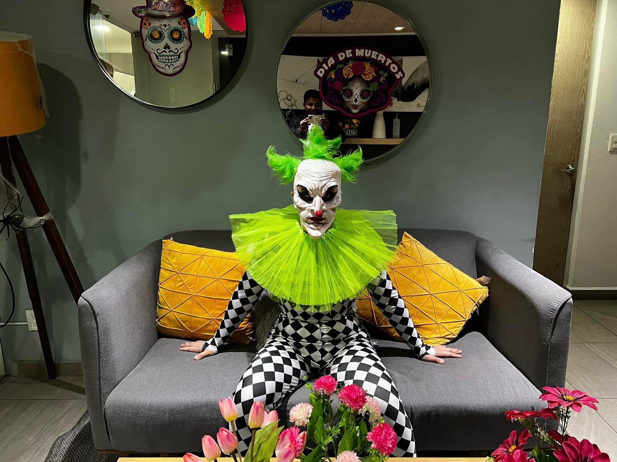 AlphaLadyDrag's tweet photo. El payaso Premium 🤡✨ https://t.co/Nf0gUefb6R