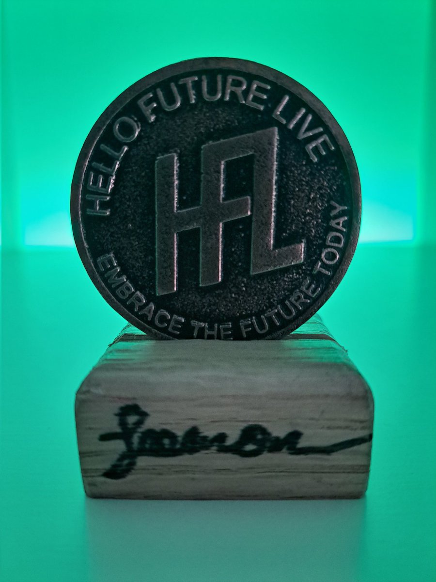 010JGL's tweet image. Another really cool coin i got at #HelloFutureLive.
Huge Thanks to @TwigitalApp and @thehbarbull for giving me this and i cant wait to mint it soon.
Oh and the wood holding it is also signed by @leemonbaird &amp;amp; @ManceHarmon 
This is just legendary!!!🔥🔥🔥