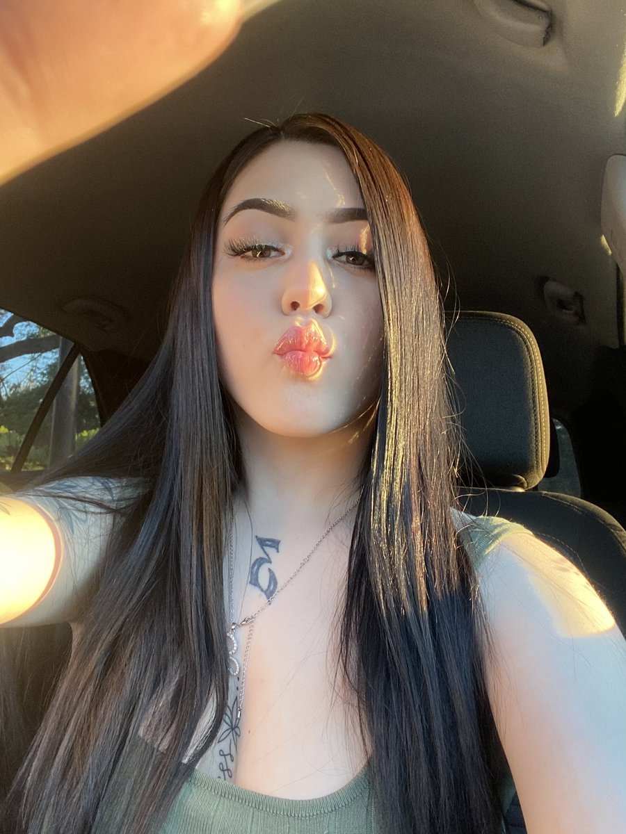 Julesworld33's tweet photo. Black hair is top tier 🖤 https://t.co/qOjGaF1d24
