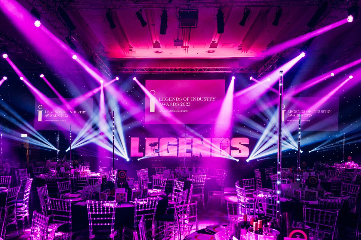 AndyAshworthMC's tweet photo. #lovemyjob Presented & produced 12yrs running @VarietyNW #LegendsOfIndustryAwards @HiltonMCR On stage with Arlene Phillips TeddySheringham PCPaulSpinks SamQuek HeatherSmall LemnSissay JackPShepherd BarryMcGuigan & LaurenceLlewelynBowen @VarietyGB @LynStaunton https://t.co/B8smmGXRpJ