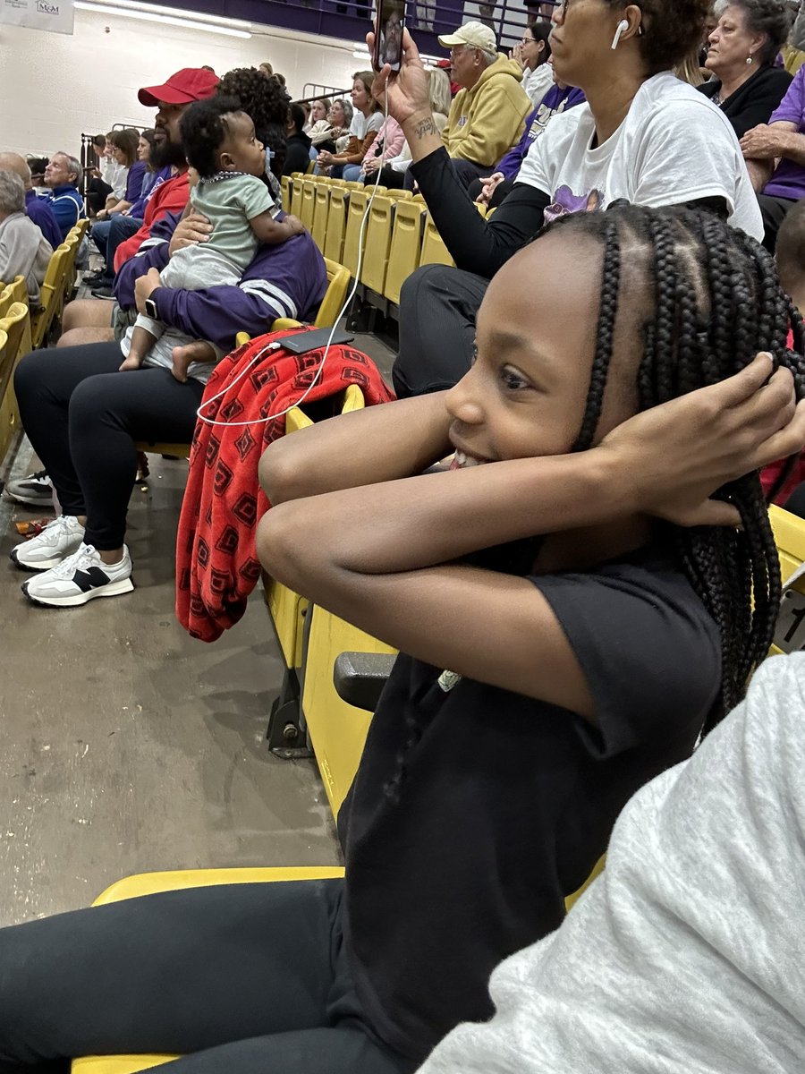 KeshiaForrest11's tweet photo. BG volleyball is serious to her 💜 https://t.co/QZe0qWUBu4
