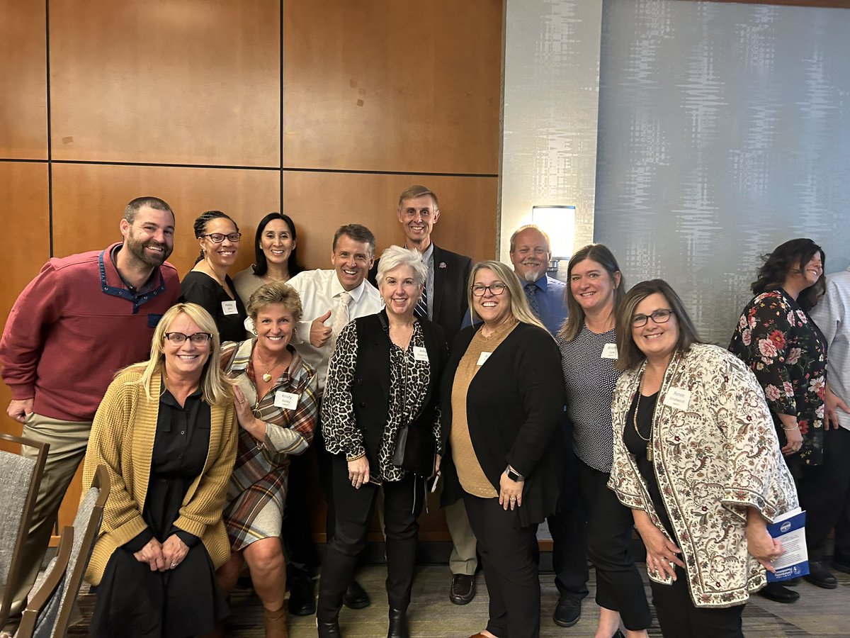 Inspiring night celebrating Educators of Excellence! Congratulations to all and especially our very own-Steve Connaughton! Thanks for bringing your best everyday! 💙🎉#DifferenceMakers #HarryTWilks <a href="/Hamilton_CW/">Crawford Woods Elementary</a>