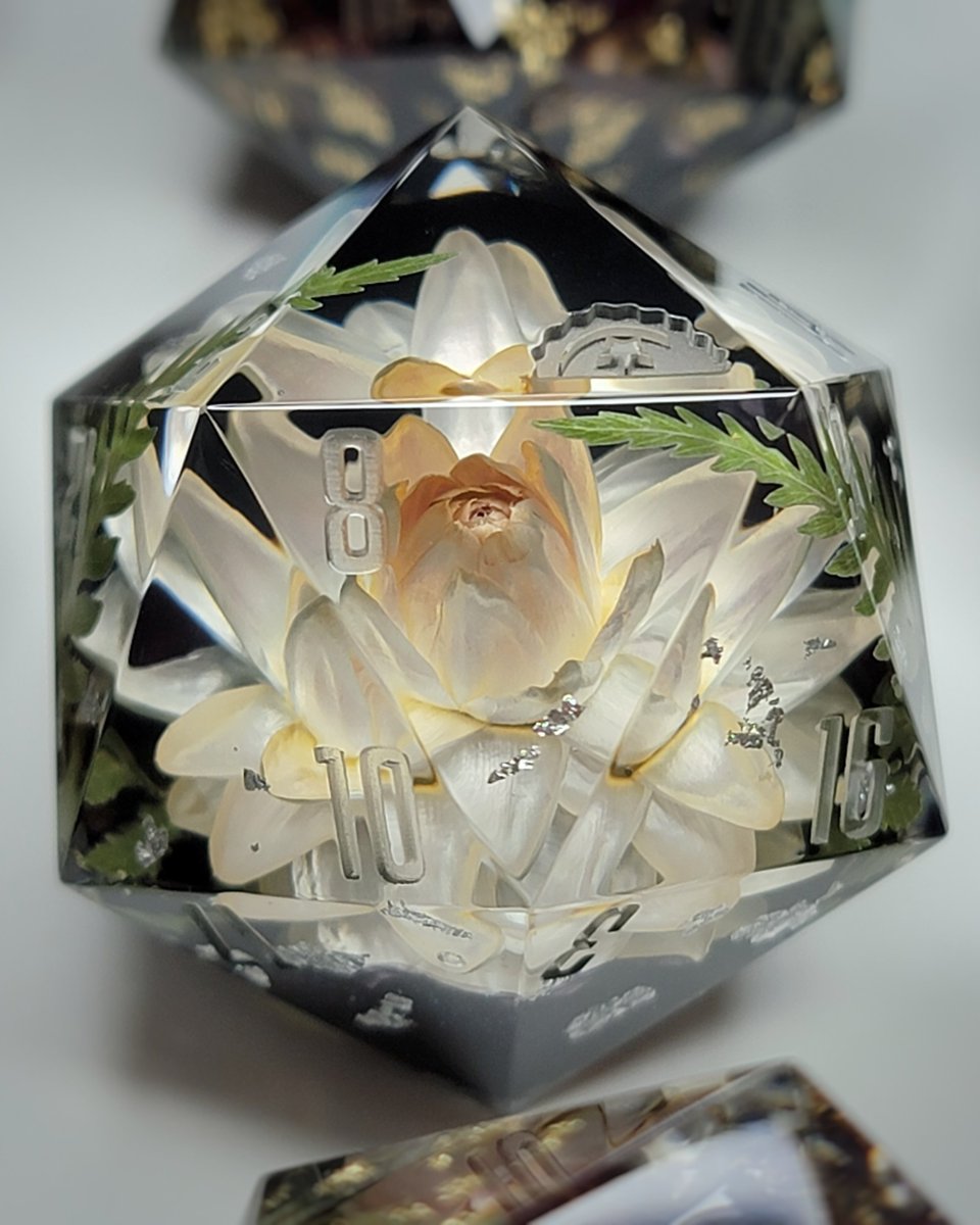 One of the many chonks that will be available for my October drop ✨️ and I'll also have dice sets for the first time oooo 👀