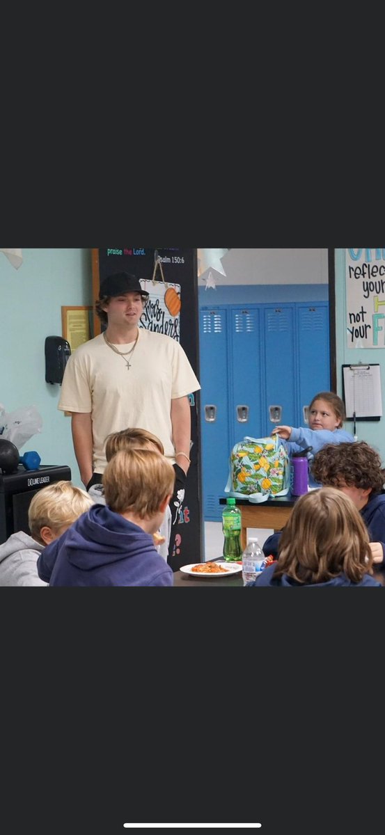 Blaze_j24's tweet photo. Thank you to Northpoint Christian school and more importantly my former 5th grade teacher Mrs. Sanders for letting me speak to your class about my faith and the experiences I’ve dealt with. Thank y’all for the support and hope y’all enjoyed the pizza and cards! https://t.co/jtYDWOX7XC