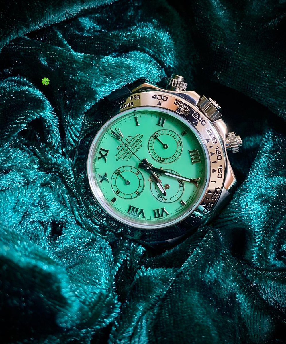 #Rolex‌  Cosmograph Daytona Series
18K white gold case, green dial, Roman numerals
Is it what you like?
#poetry #watches #Switzerland #London #uk