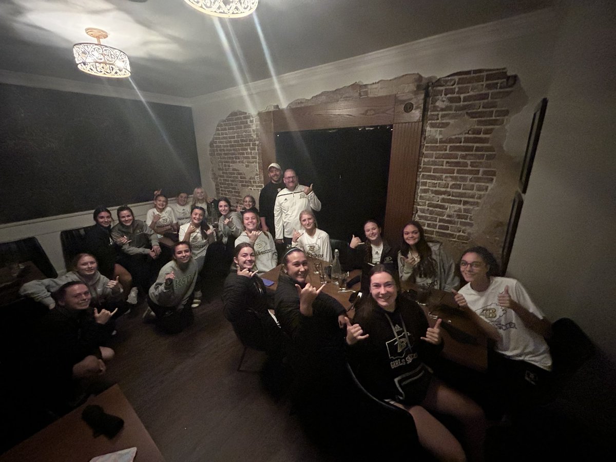 Huge shout out to La Costra Nostra for feeding the girls tonight before our big game tmr at Russell. Thank you Lahannah, your staff rocked!
#LEVELUP
#REBELSFOREVER