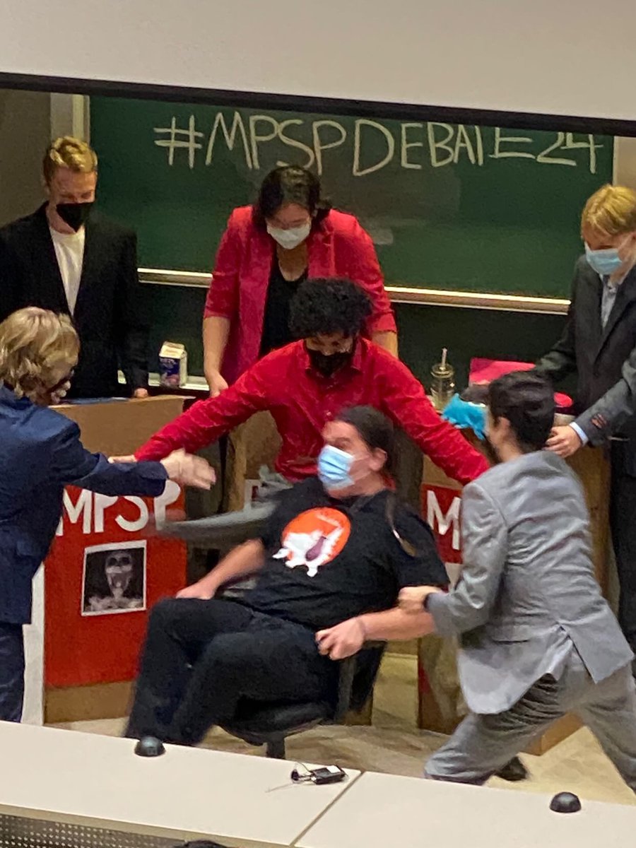 BarbieMPSP's tweet photo. GG @GG_MPSP PROTECTING THE NEXT PRIME MINISTER OF CANADA, ROSE DAGENAIS @RoseMPSP ! https://t.co/kWjC0AlRAE