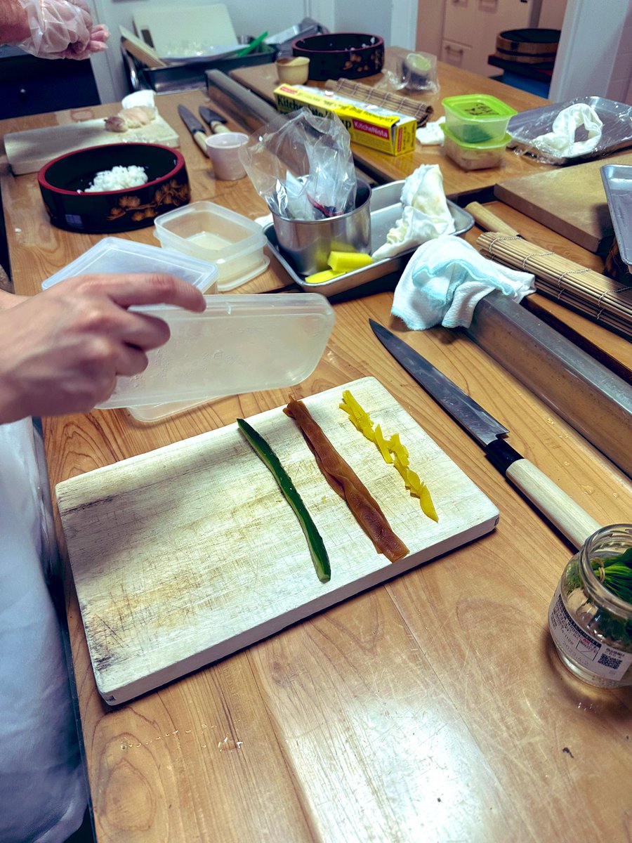 On #FutureAnesRes journey, I discovered parallels between anesthesia and sushi 🍣 training: relentless practice and case analysis under expert guidance. Daily, I seek feedback, reflect at home on improvement areas, and prepare questions for the next day's learning. A great cycle!