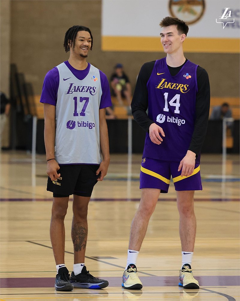 ✌️ two-ways & ✌️ former 🐊's spotted smiling in Temecula. #SBLakers x @Lakers x @PechangaCasino