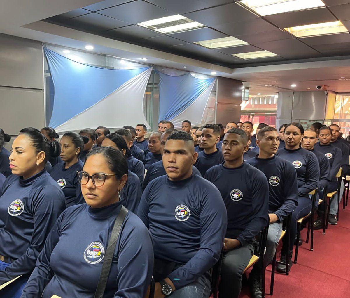 Derecho_paz's tweet photo. Estos hombres y mujeres que se unen a nuestro servicio, serán garantes de los Derechos Humanos, de inclusión con las bases del respeto, tolerancia y apoyo en los aspectos que contempla el régimen penitenciario. https://t.co/baJYbqFIZm