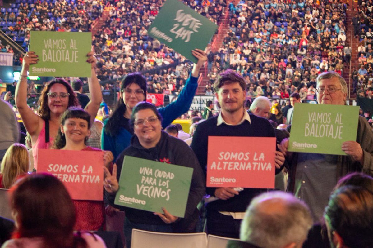 PMCapital's tweet photo. Estuvimos presentes en el cierre de campaña de la Ciudad de Buenos aires.
Sabemos que #HayAlternativa con @SantoroLeandro al ballotage.
Y @SergioMassa a la presidencia.
#LaBanderaNosUne🇦🇷
#PMCABA https://t.co/odj2XHwMap