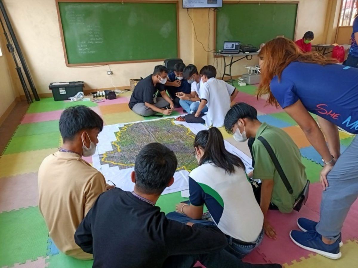 Philippines Flying Labs ignited a spark of curiosity in Lucrecia R. Kasilag Senior High School students through a SheMaps Training on drone tech. 🚁 

See how #STEM education is taking flight: bit.ly/3RYXDza