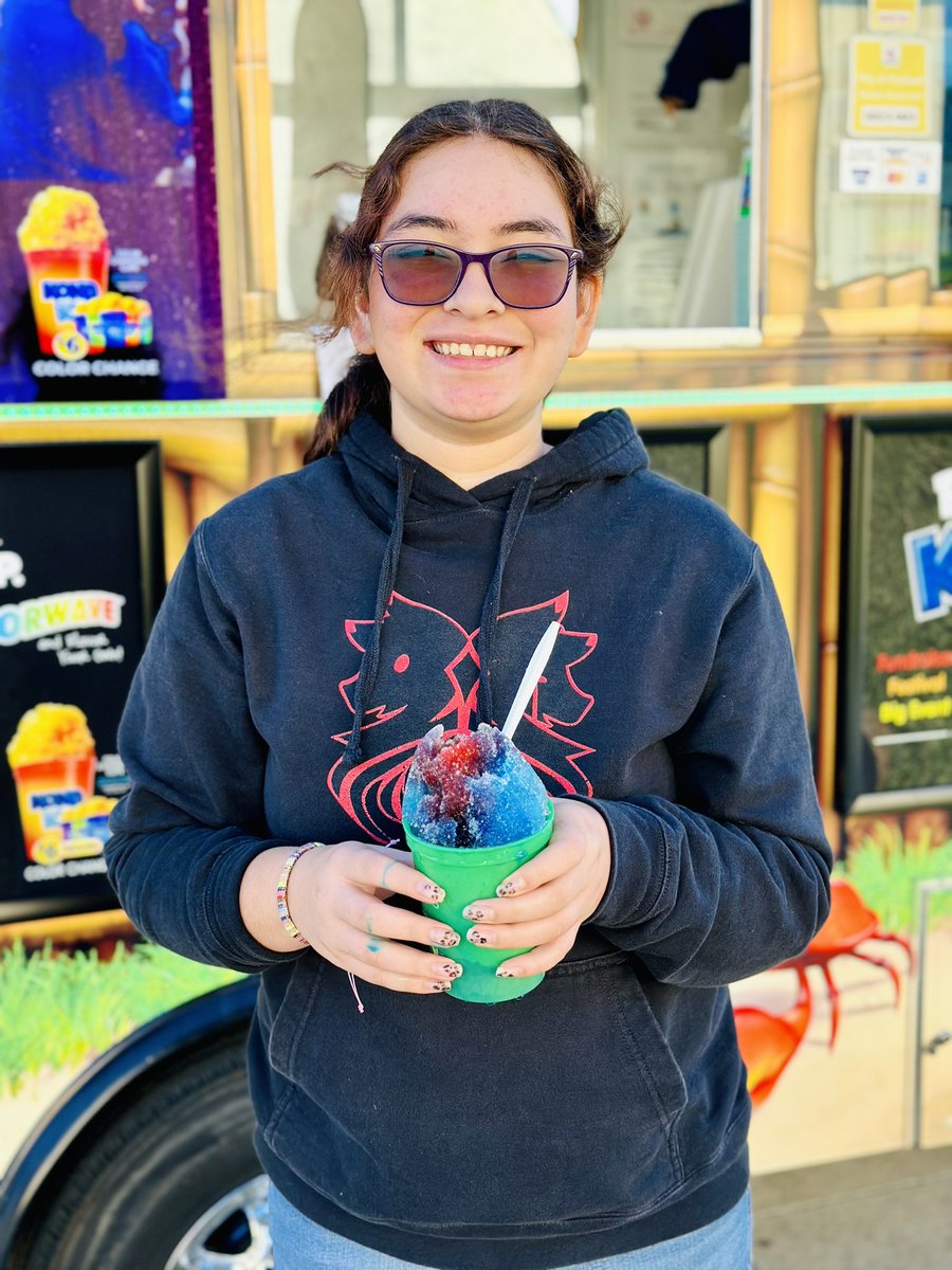 opnormanjrhigh's tweet photo. It was Kona Ice Day at the Jr. High!!! 🍧🍧🍧

Check out these smiles!!! 😄😄😄

#OPNormanLoudandProud 
#FamilyandGoodThings
#BeTheDifference

🦁❤️ https://t.co/kZHnBMtrQp