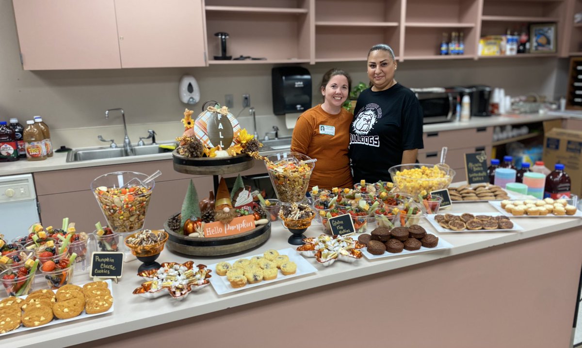 Thank you to our amazing PTA for filling our bellies and hearts with fall treats! So yummy! <a href="/PTABeck/">BECK PTA</a> @BeckJuniorHigh_