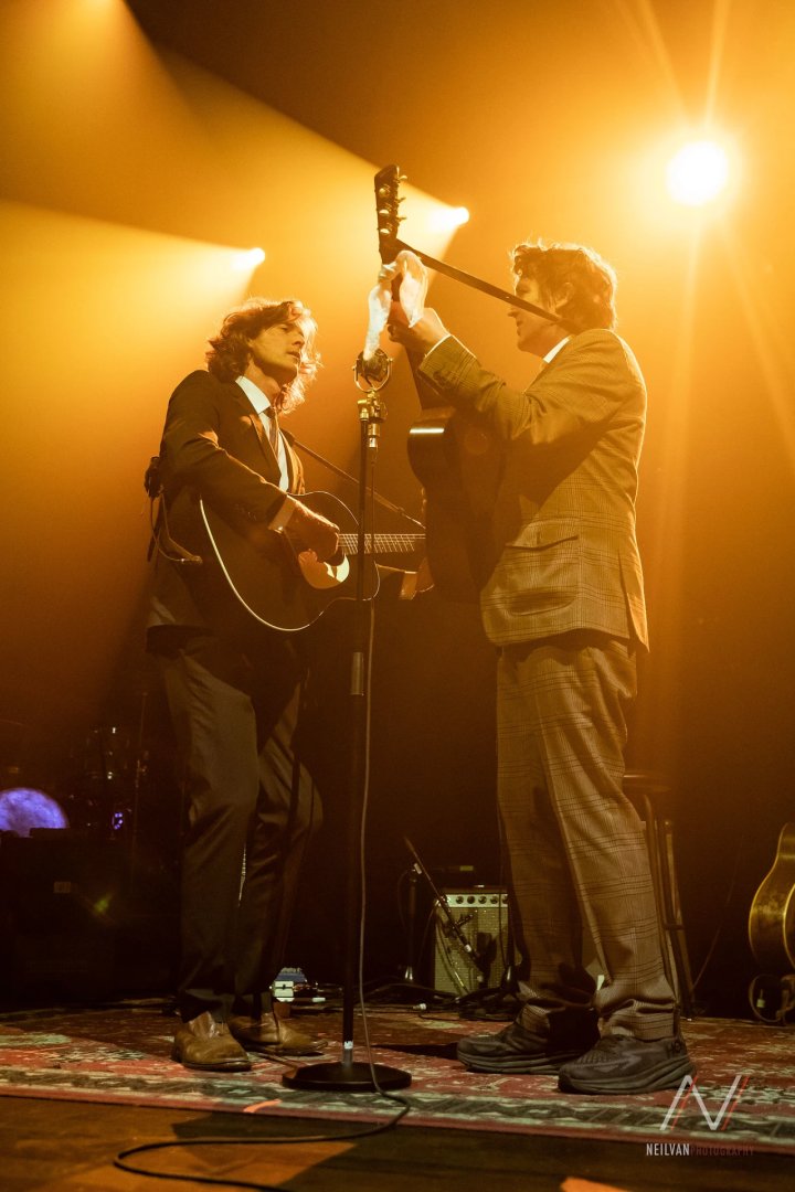 @GregoryAIsakov was absolutely on fire when he torched Toronto's @masseyhall with support from @MilkCartonKids. 📸: @nvphotographie 🔗: v13.net/2023/10/gregor… #GregoryAlanIsakov #MasseyHall #LiveMusic