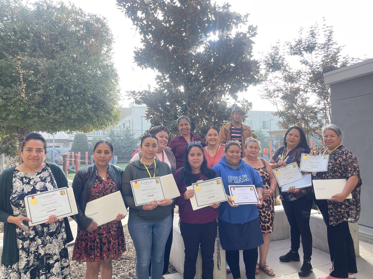 Amazing group of parents <a href="/ElSolAcademy/">El Sol Academy</a> who completed and graduated from <a href="/WeAreUnidosUS/">UnidosUS</a> Digital Skills for Life course.  💻🎓👏🏼
