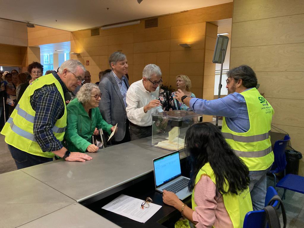 SUPOBarcelona's tweet photo. A l’assemblea de SUPO Barcelona, celebrada ahir, ba ser escollida la candidatura presentada per Pere Badia, va tenir un ampli suport per part dels socis assistens.
Gràcies a tots per la confiança!
@upbarcelona
👩‍🦯👨🏼‍🦯 https://t.co/qUz0F5ebtW