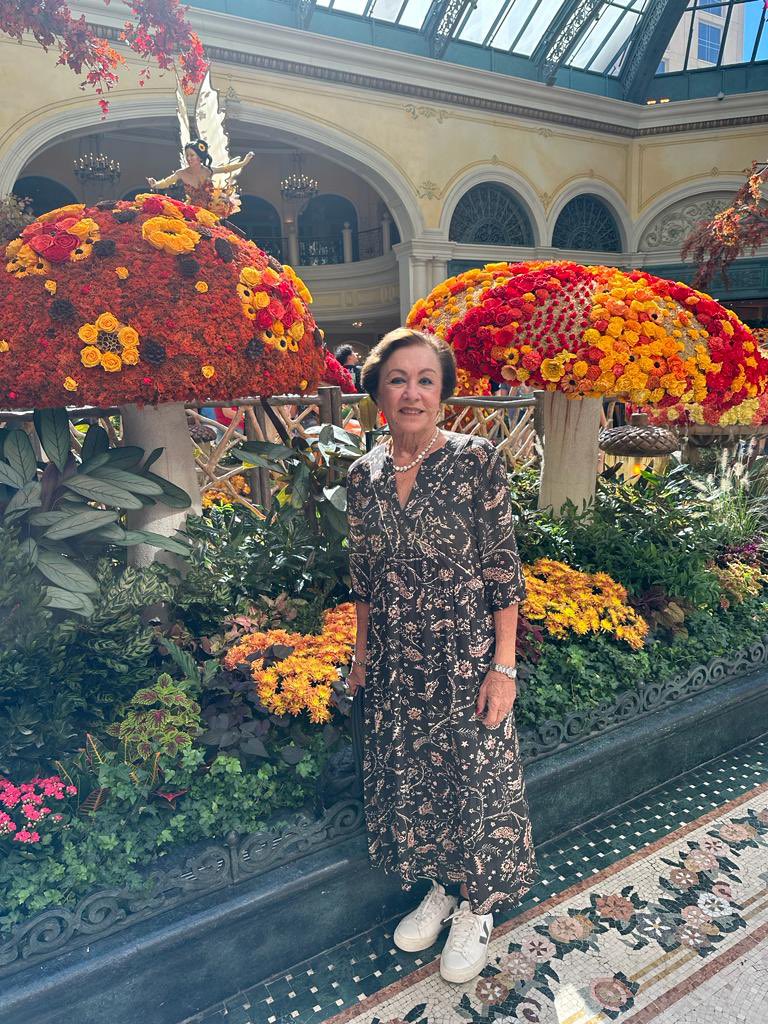 latiamana's tweet photo. Hace exactamente un año estaba en cirugía pasándola mal. Hoy, festejando con las amigas. Mi mamá 🥰🙏🏻

#graciasDios #fuckcancer #teamChata 

@Ofeliam47 https://t.co/QIl6VcEsa2