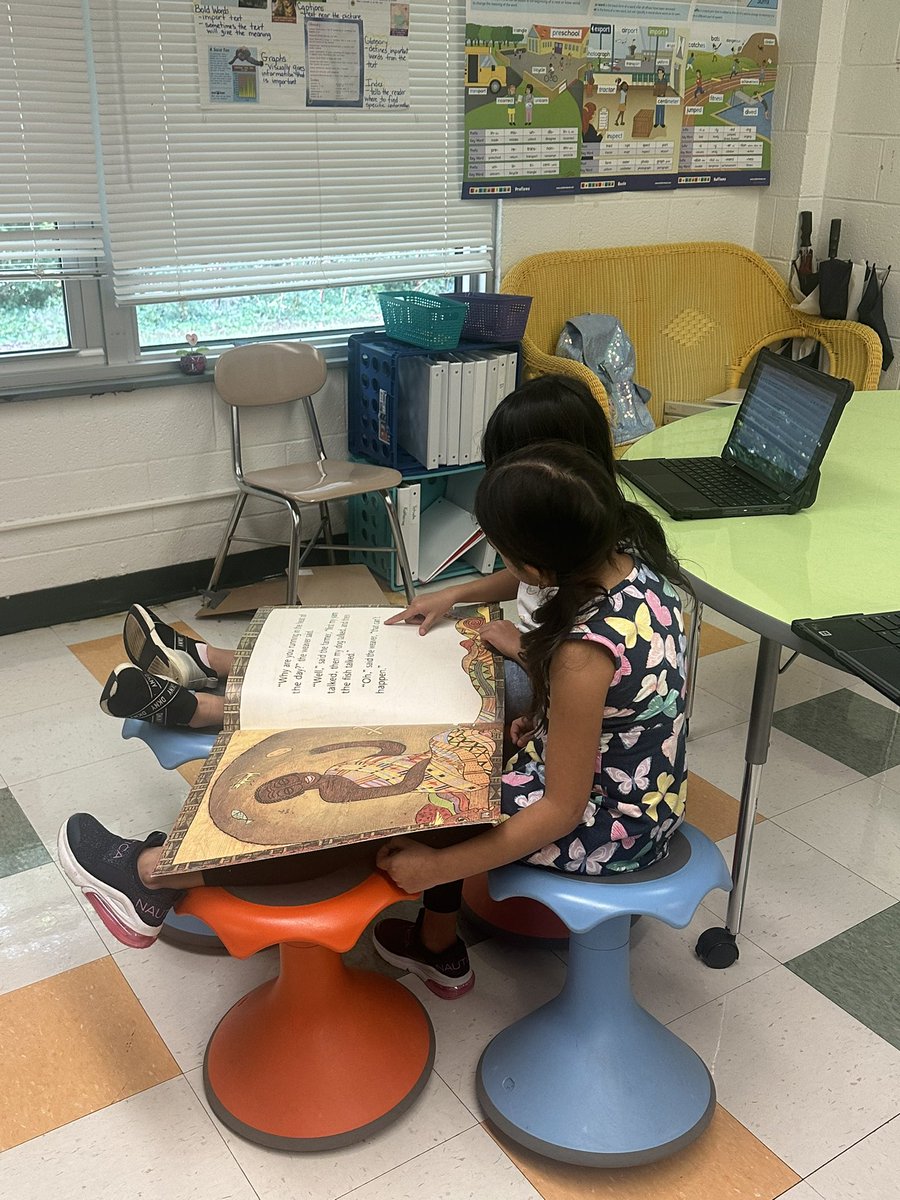 MrsAdamsEdu's tweet photo. Reading is always better with a friend! #2ndgradeESL #ThisIsESL #EngageEmpower @BrentwoodMESE @wcpssmagnets https://t.co/NLHDFCdw9X