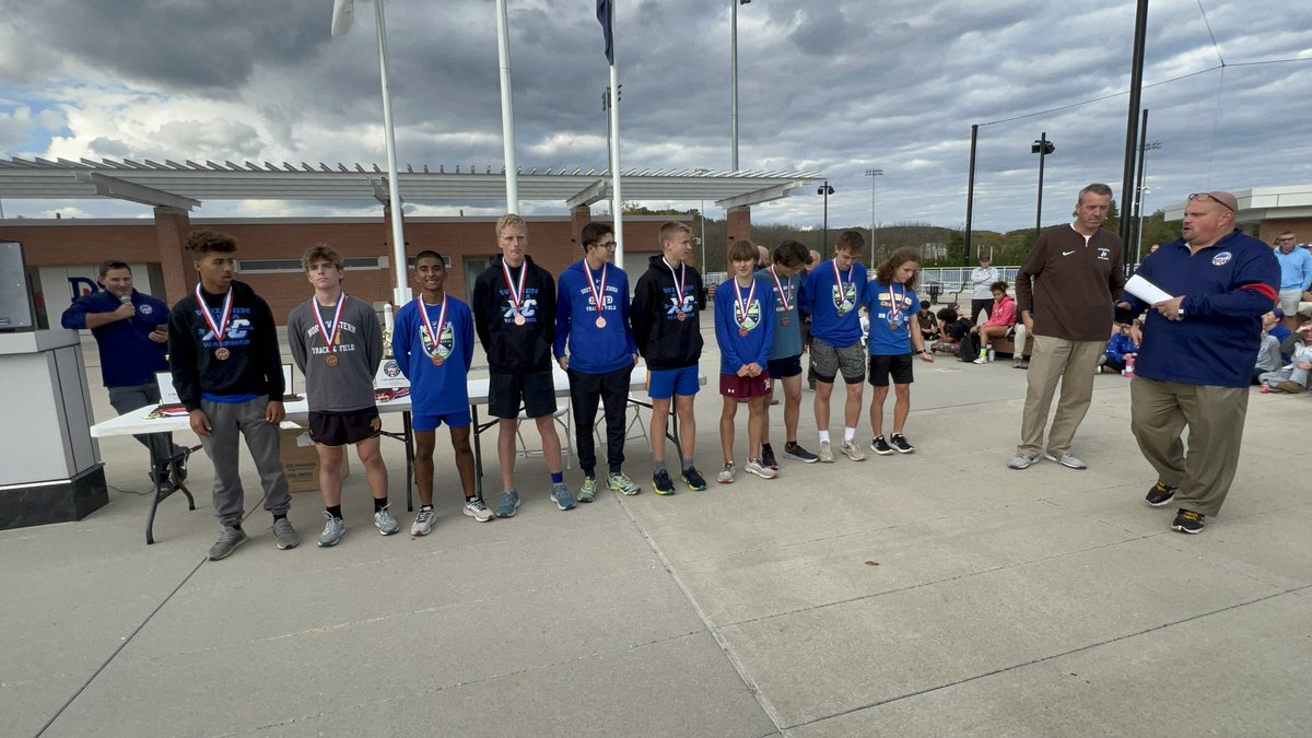 D11Sports's tweet photo. CHAMPIONSHIP WEDNESDAY: Here is a look at today’s medal presentation for the @Colonial_League Boys Cross Country Championship. https://t.co/5DTiqJlkrT