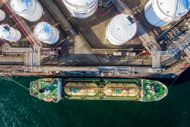 LNGspeak's tweet photo. Shell calls Energy Transfer reliable, supports Lake Charles LNG license application https://t.co/vY5k3dt6EZ
#marine #shipping #maritime #lng #lngtransfer https://t.co/oxQ9lUldQJ