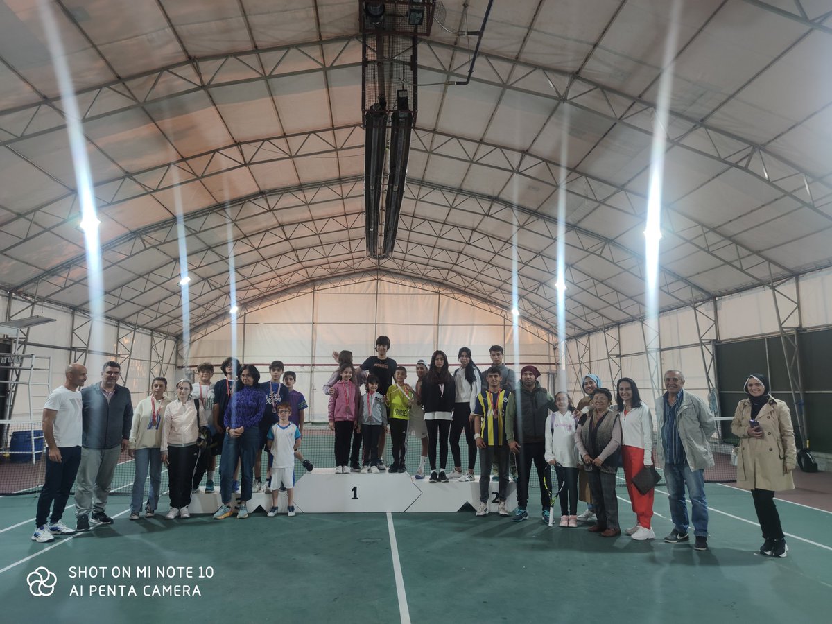 TTFKONYAA's tweet photo. Konya Gençlik Spor İl Temsilcíliği Faaliyet Programında Yer Alan 10-15 Ekim Amatör Sporları Haftası Tenis Turnuvası dereceye giren sporcuların madalyaları taktım edildi sporcularımızı ve Antrenörlerimizi kutlar emeği geçenlere teşekkür ederim 🎾💪🏆🥇 https://t.co/ipVOKylzsx