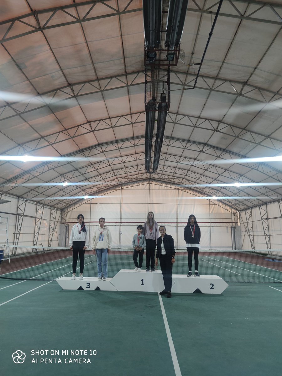 TTFKONYAA's tweet photo. Konya Gençlik Spor İl Temsilcíliği Faaliyet Programında Yer Alan 10-15 Ekim Amatör Sporları Haftası Tenis Turnuvası dereceye giren sporcuların madalyaları taktım edildi sporcularımızı ve Antrenörlerimizi kutlar emeği geçenlere teşekkür ederim 🎾💪🏆🥇 https://t.co/ipVOKylzsx