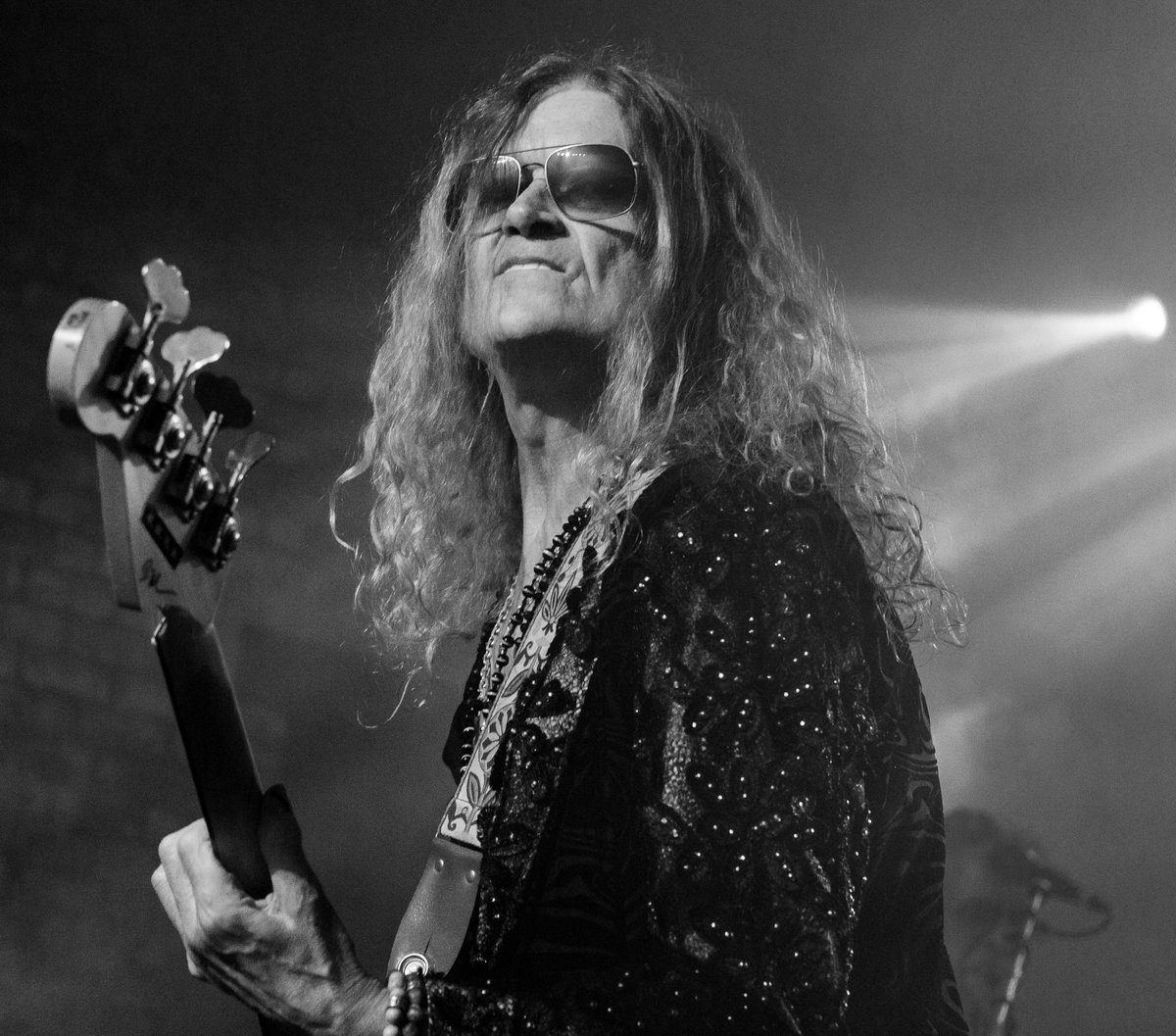 mickb2112's tweet photo. Here`s my review of the brilliant GLENN HUGHES who put in an age defying performance in Newcastle last night celebrating the 50th anniversary of Burn with some killer lead work from his onstage foil, SOREN ANDERSEN@glenn_hughes @Soxelisox @BoilerShopNCL @Peter_Noble @_DeepPurple https://t.co/1QiGKcDK9O