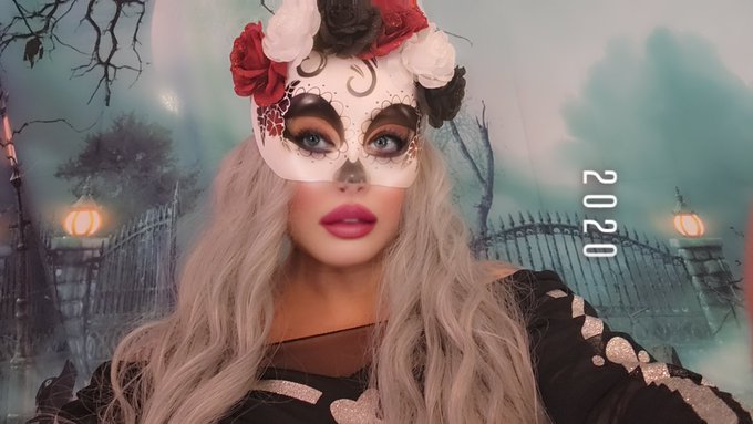 😘  #Halloween all month https://t.co/ZMNi3OKtdn<a href="/tag/halloween"class="tags">#Halloween</a>