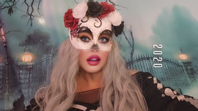 😘  #Halloween all month https://t.co/ZMNi3OKtdn<a href="/tag/halloween"class="tags">#Halloween</a>