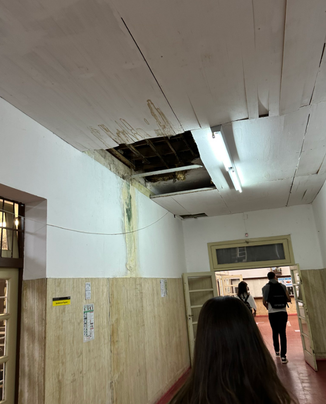 TraductorTeAma's tweet photo. Milei quiere reformar la educación, es un peligro.

La Facultad de Arquitectura de Resistencia: