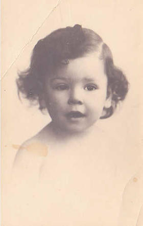 18 October 1940 | Dutch Jewish girl, Greetje Leger, was born in Amsterdam.

She was deported to #Auschwitz from #Westerbork in February 1944. She was murdered in a gas chamber after  arrival selection.