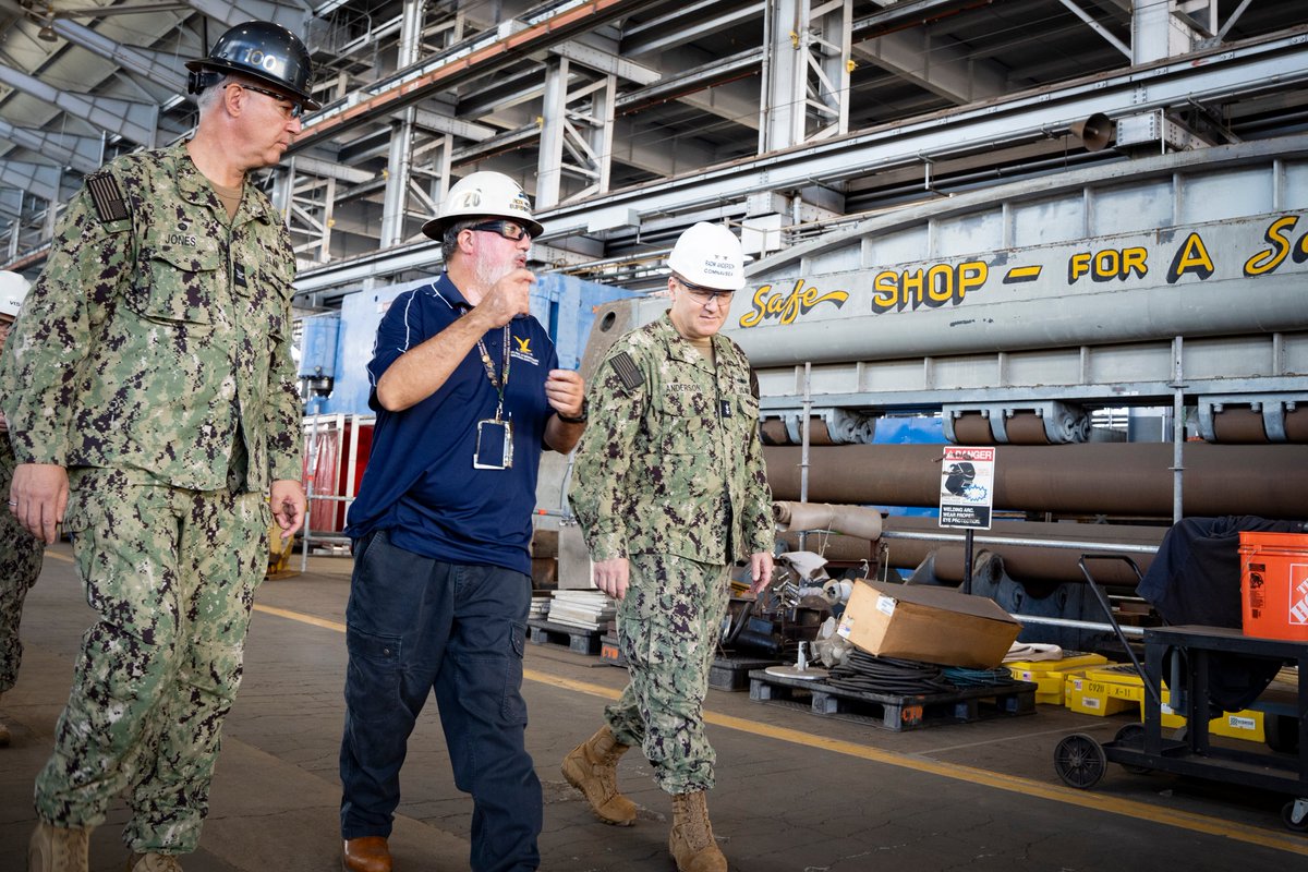 PHNSYIMF's tweet image. .@NAVSEA's Acting Commander Rear Adm Tom Anderson is on the ground with us this week. Shipyard leaders discussed the generational investments that are being made to maintain the shipyard as one of the @USNavy's leading strategic assets. 

#ForceBehindTheFleet