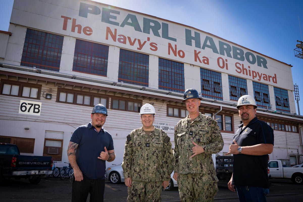 PHNSYIMF's tweet image. .@NAVSEA's Acting Commander Rear Adm Tom Anderson is on the ground with us this week. Shipyard leaders discussed the generational investments that are being made to maintain the shipyard as one of the @USNavy's leading strategic assets. 

#ForceBehindTheFleet