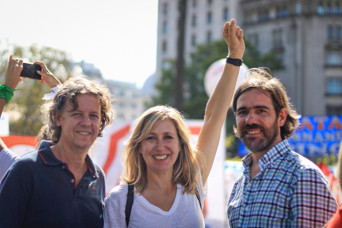 myriambregman's tweet photo. El #22Oct hay 5 fórmulas presidenciales; es importante que elijas la que representa tus valores y tus convicciones. No te resignes.
Además, vos sabés la importancia de tener diputados y diputadas de izquierda en el Congreso, que no transan ni se dan vuelta. En PBA: Chipi Castillo https://t.co/kJSfszgKvP