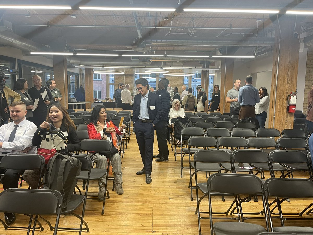 nejsnave's tweet image. At the @Intelliware_Inc #basicincome event - great turnout, lots of energy in this room!