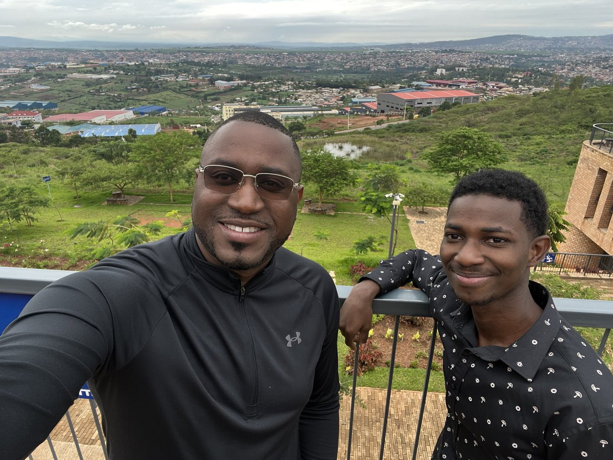nfalyfsylla's tweet photo. 📣  Merci @mamadou49784399 de m'avoir fait découvrir le magnifique campus de @alueducation et ton produit @ShebaPlastic . Une solution révolutionnaire africaine pour la gestion des déchets plastiques. 
🤝 #InnovationGuinéenne #TalentsLocaux #ChangementPositif #SoutienSolidaire https://t.co/uyqssCKYLo
