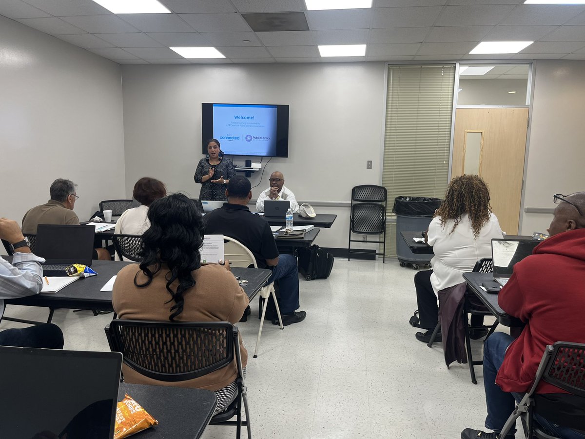 tmakrivera's tweet photo. Thank you Commissioner @AdrianGarciaHTX for allowing @ATTPolicyTX to speak to your Biz2Empower cohort about cybersecurity and #Proposition8. We shared valuable information and wish these small businesses the best in their endeavors. #digitalliteracy https://t.co/gB2UMzECYE