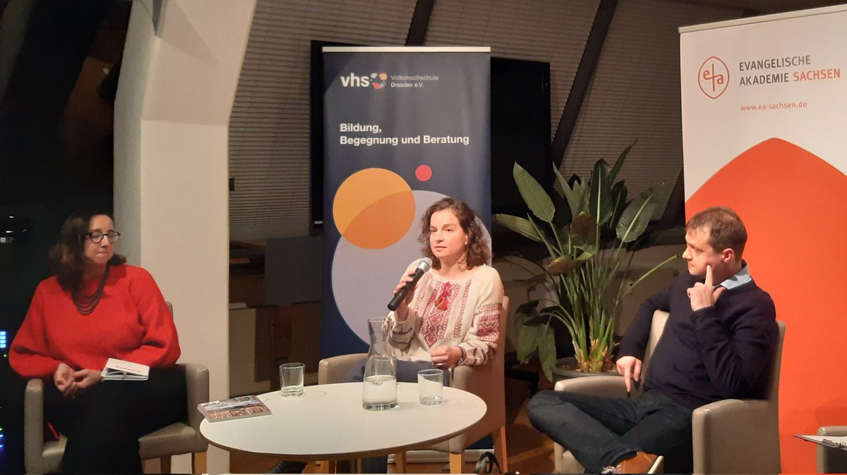 TorstenAbel (@torstenabel1) on Twitter photo Es war eine sehr interessante und nachklingende Podiumsdiskussion heute in #Dresden zur Geschichte der #Ukraine und dem Umgang damit. Vielen Dank <a href="/EFDavies/">Franziska Davies (ACCOUNT INACTIVE)</a>
<a href="/MattheusWehowsk/">Matthäus Wehowski</a> und Oleksandra Bienert und den Veranstaltern <a href="/VHSDresden/">vhs Dresden</a>
<a href="/EvAkademieSax/">Evangelische Akademie Sachsen</a>!
x.com/EvAkademieSax/… Es war eine sehr interessante und nachklingende Podiumsdiskussion heute in #Dresden zur Geschichte der #Ukraine und dem Umgang damit. Vielen Dank <a href="/EFDavies/">Franziska Davies (ACCOUNT INACTIVE)</a>
<a href="/MattheusWehowsk/">Matthäus Wehowski</a> und Oleksandra Bienert und den Veranstaltern <a href="/VHSDresden/">vhs Dresden</a>
<a href="/EvAkademieSax/">Evangelische Akademie Sachsen</a>!
x.com/EvAkademieSax/…