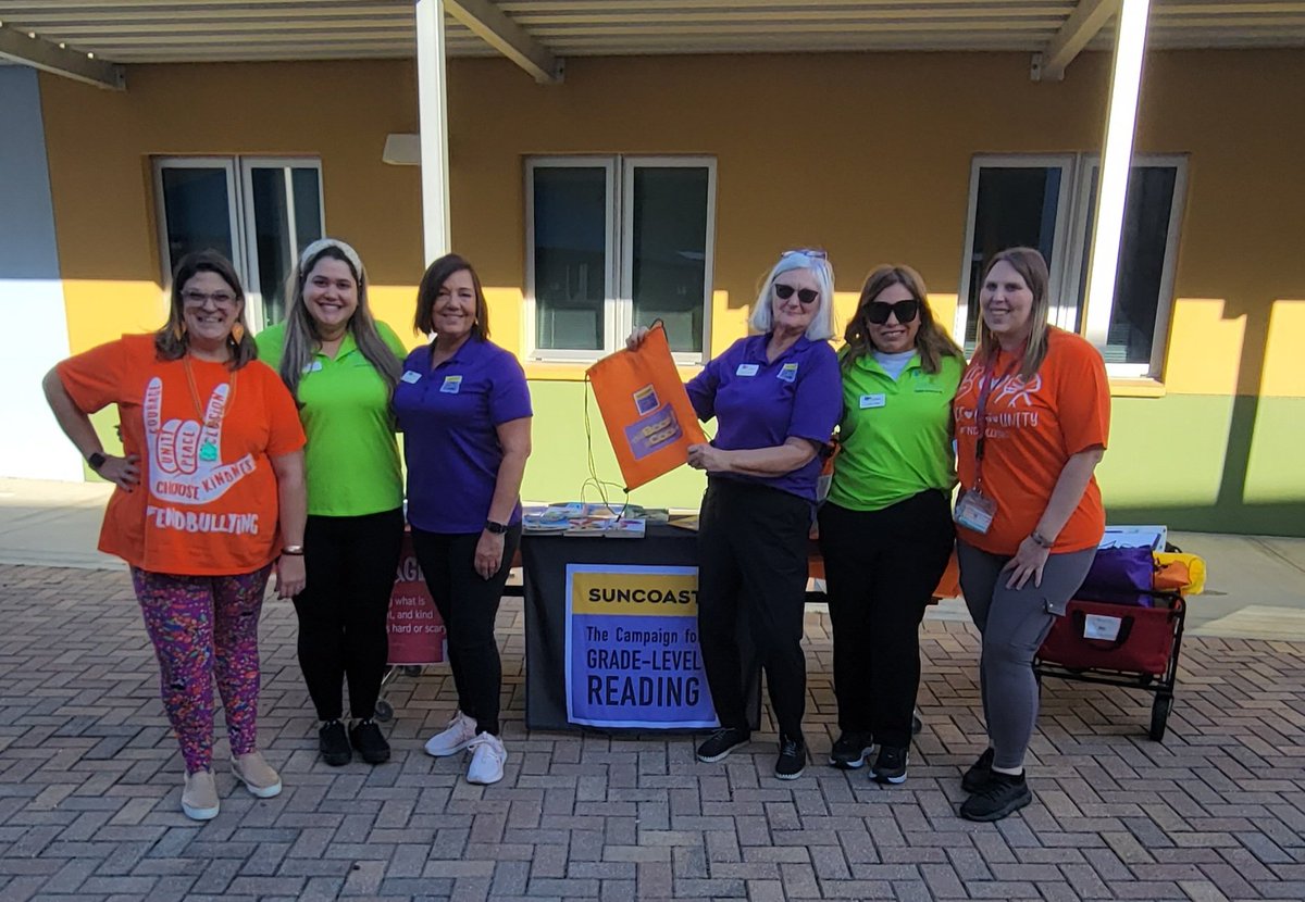#CommUNITYnight I love when both of my amazing jobs cam collaborate for such an amazing cause! #endbullying <a href="/ThePattersonFdn/">The Patterson Foundation</a> <a href="/SuncoastCGLR/">Suncoast GL Reading</a> #ThisbookisCOOL #RogersgardenbullockElem